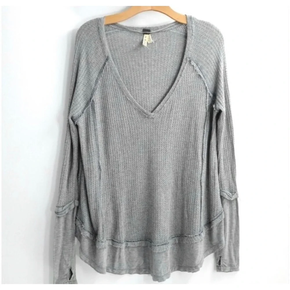 WE THE FREE Grey Thermal Waffle Knit Cozy Sweater‎ with Thumb Holes Size Small
